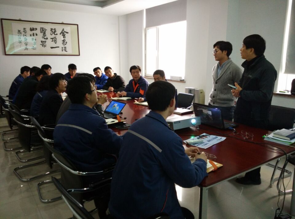 尹瓚遠(yuǎn)在青島凱能鍋爐授課